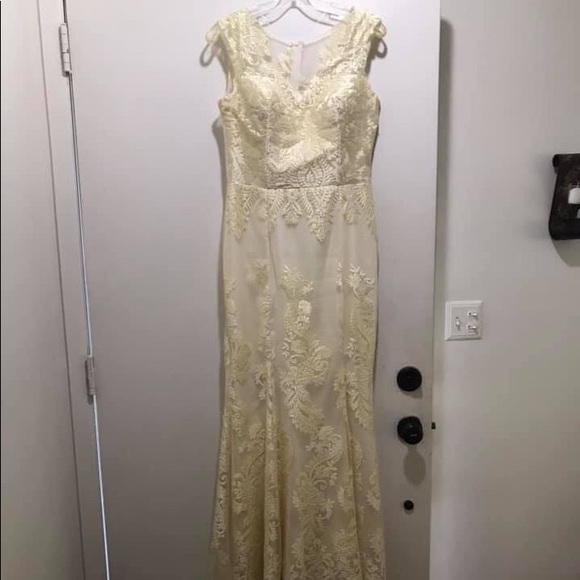 Elegant evening dress - Picture 7 of 8